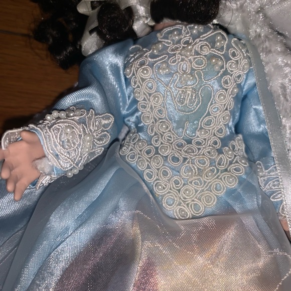 Madame Alexander Dream Winter Porcelain Thomas Kinkade Vision Spring Dolls - Picture 9 of 10